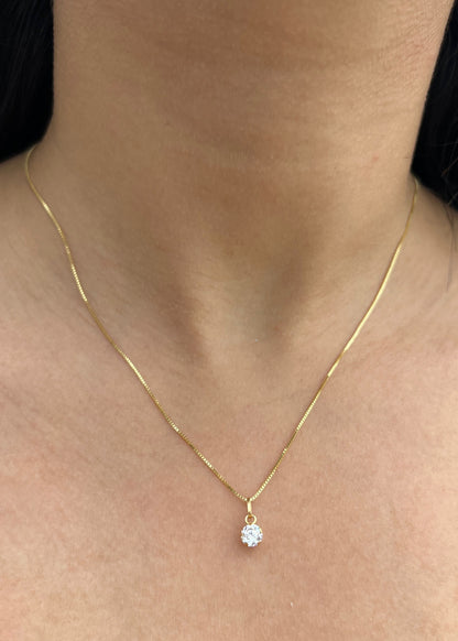 Dije con Swarovski Blanco 0.35gr / 1.1cm / 5.2mm — Oro Amarillo