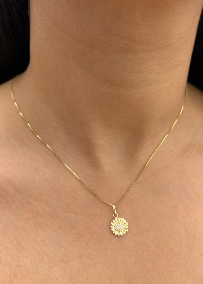 Dije Girasol con Swarovski Blanco 1gr / 1.7cm / 10.3mm — Oro Amarillo
