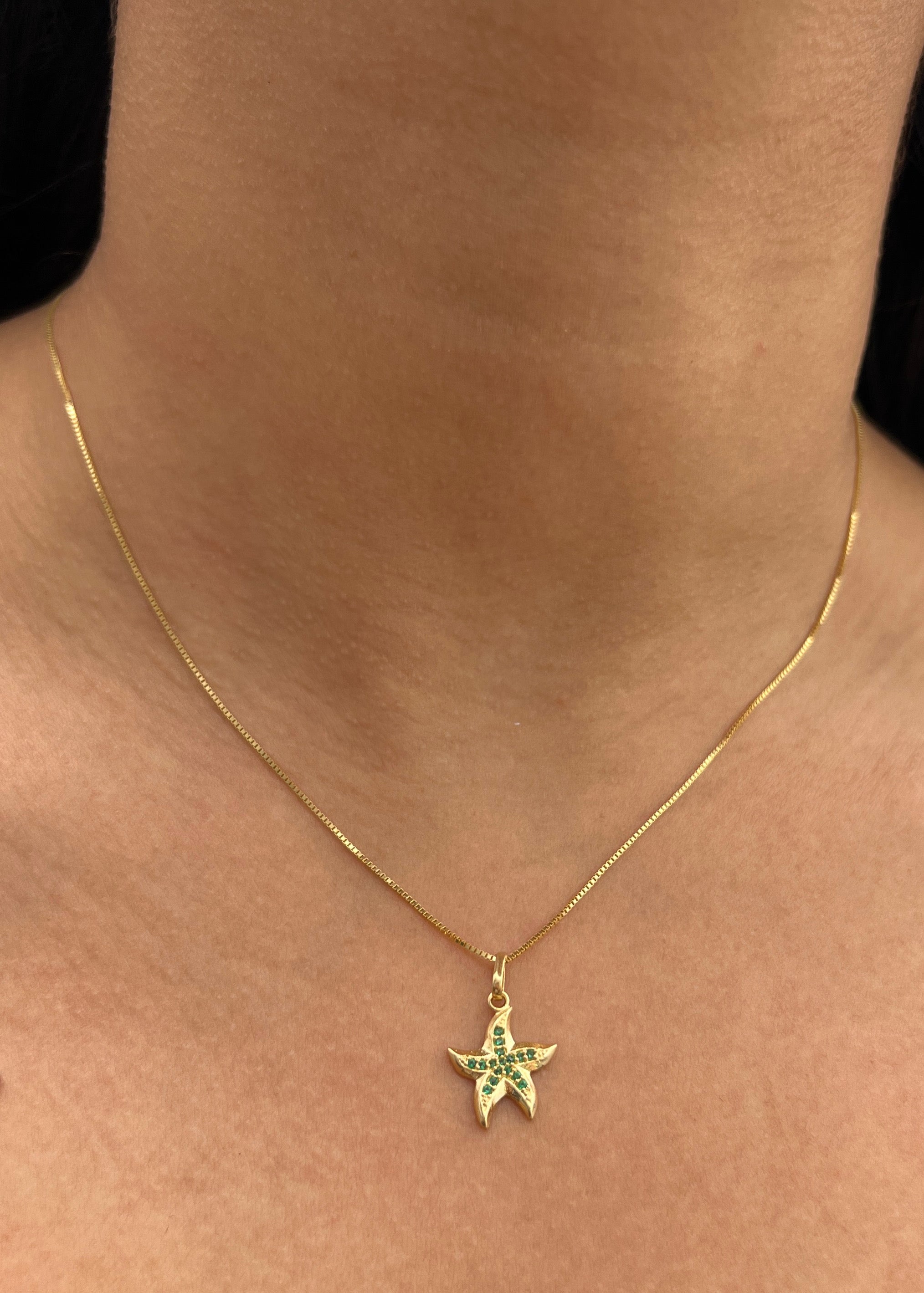 Dije Estrella con Swarovski Verde 1.2gr / 2cm / 12.8mm — Oro Amarillo