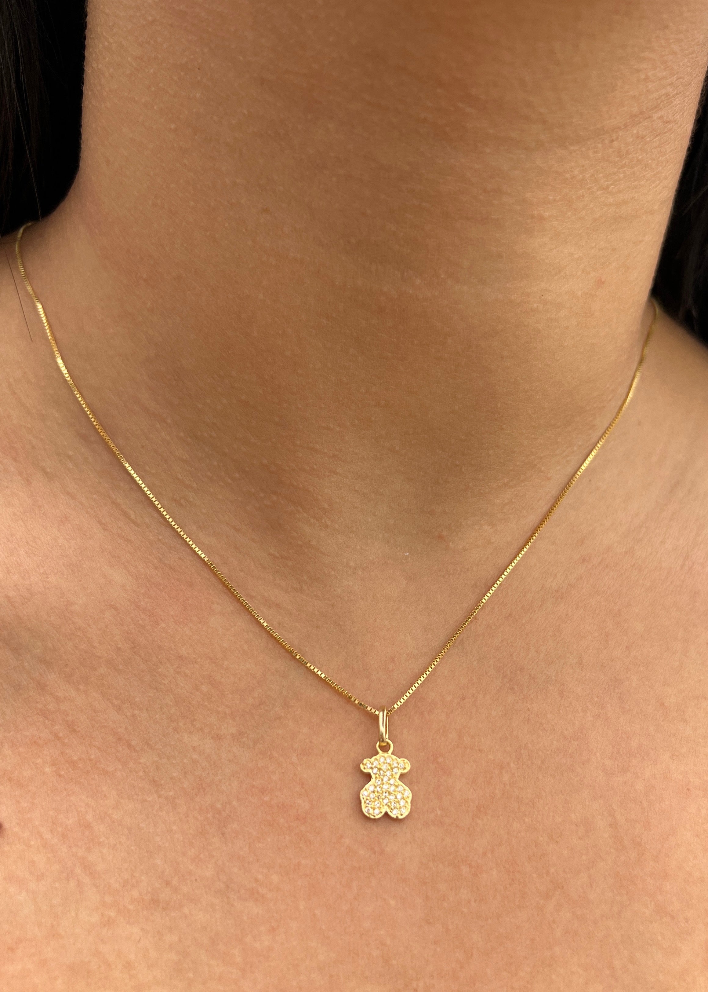 Dije Oso Th con Swarovski Blanco 0.85gr / 1.6cm / 7.9mm — Oro Amarillo