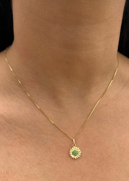 Dije Girasol con Swarovski Verde 0.95gr / 1.7cm / 10.2mm — Oro Amarillo