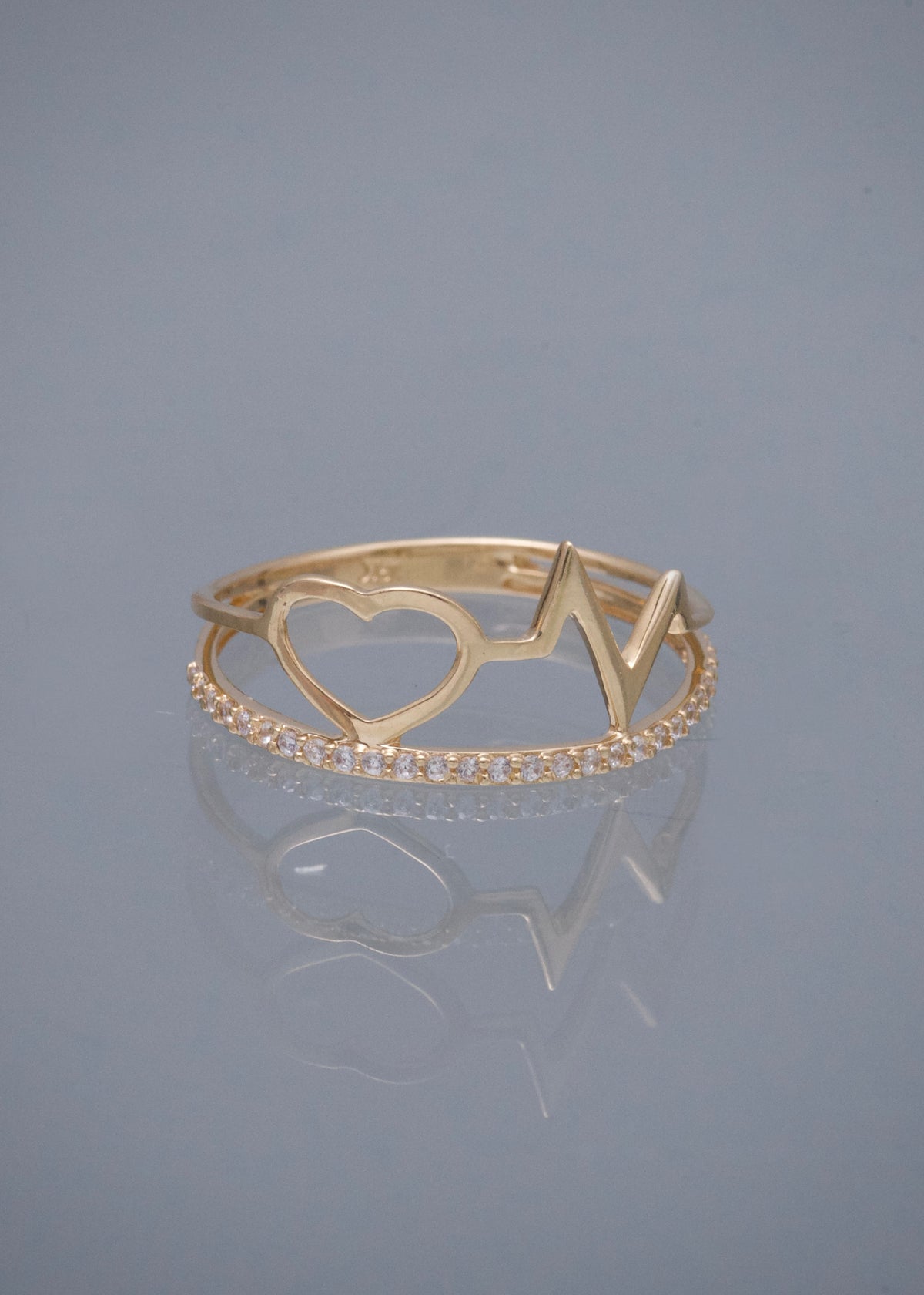Anillo con Swarovski Blanco 1.6gr / Talla 8 — Oro Amarillo