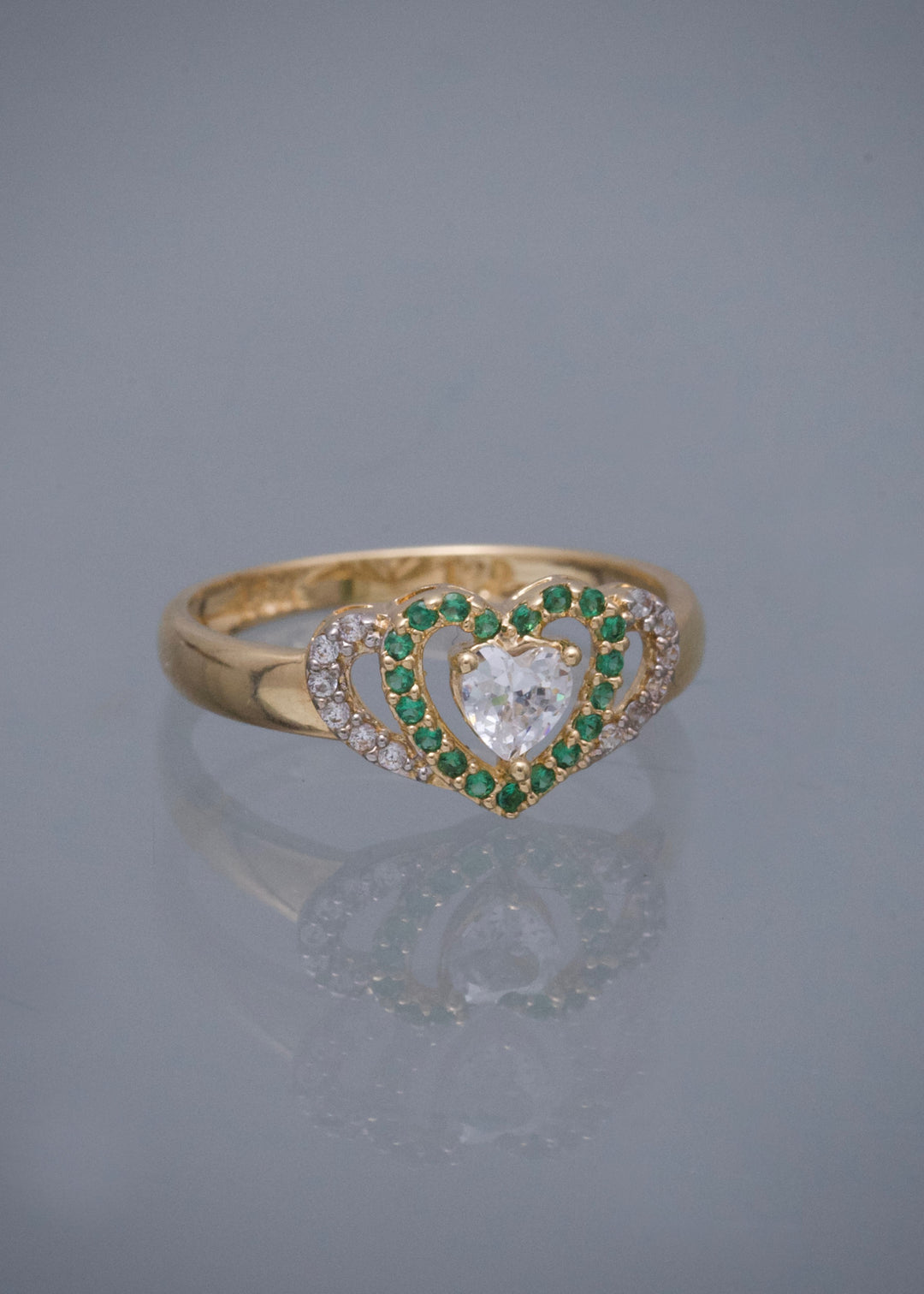 Anillo Corazon con Swarovski Verde y Blanco 2.05gr / Talla 6 1/4 — Oro Amarillo