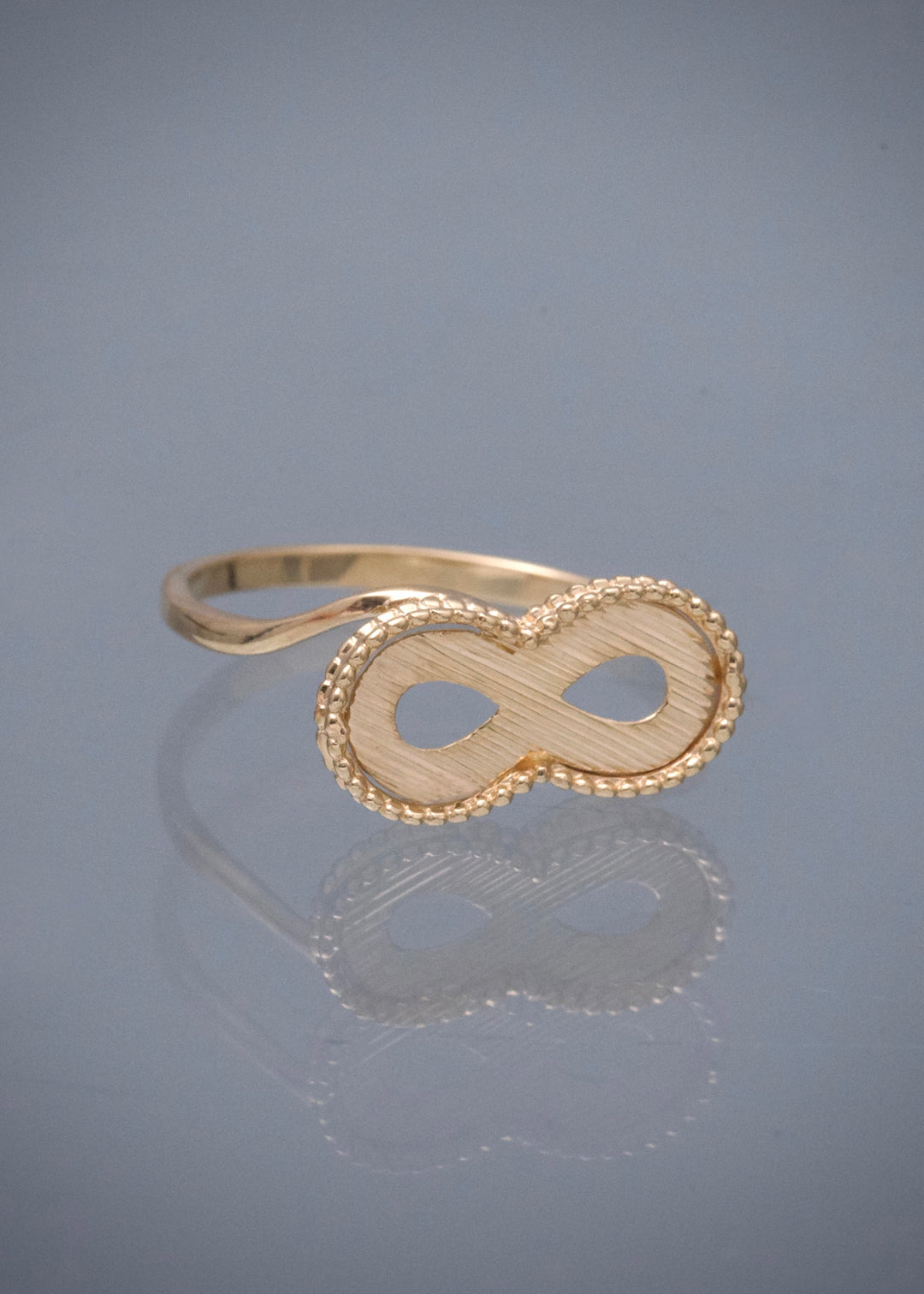 Anillo Infinito 1.8gr / Talla 6 3/4 — Oro Amarillo