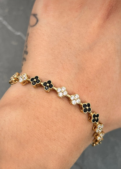 Pulso Flor con Swarovski Blano y Negro 13.2gr / 20.5cm / 6mm — Oro Amarillo