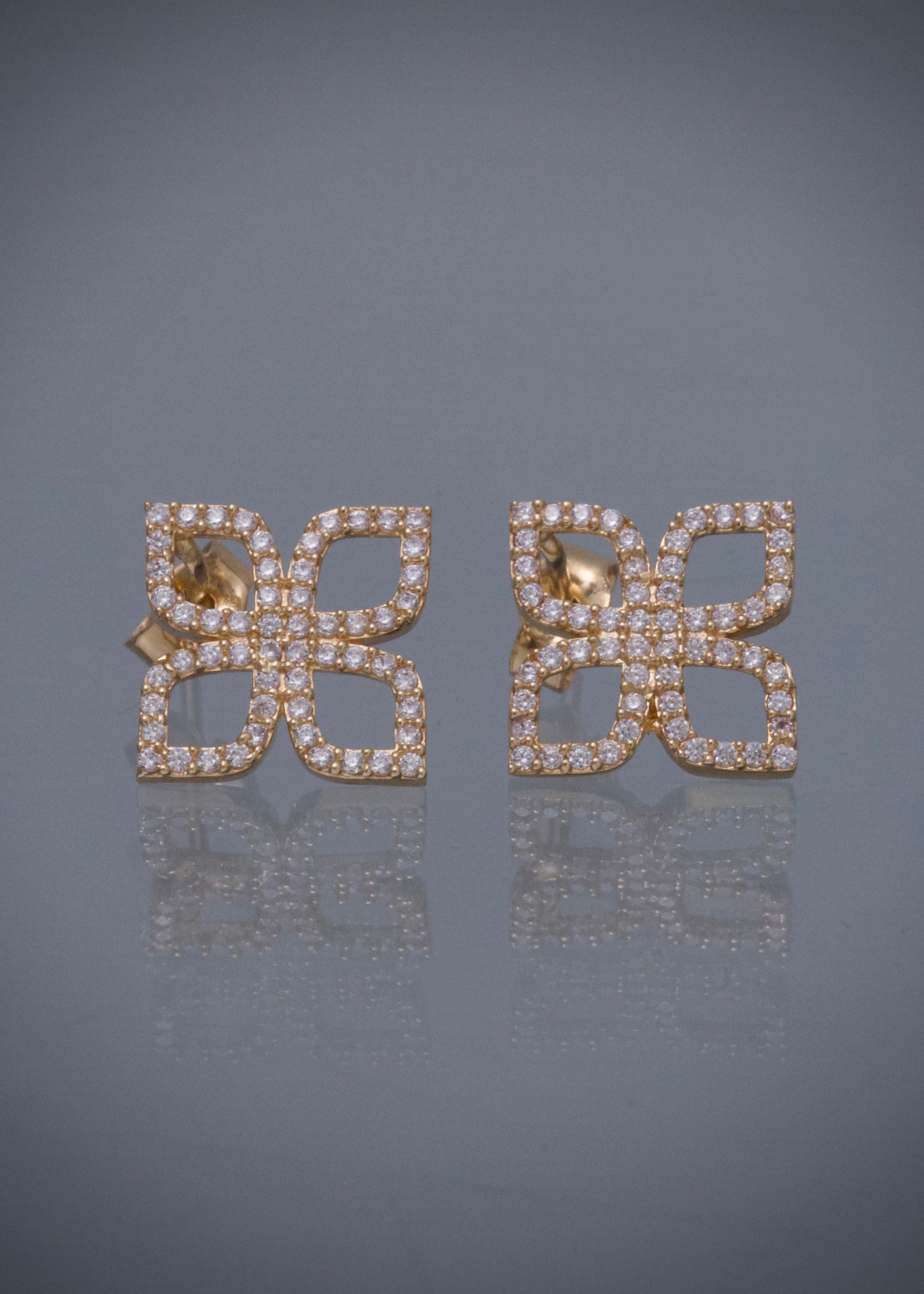 Topos flor con swarovski blanco 2.5gr / Largo 1.6cm — Oro Amarillo