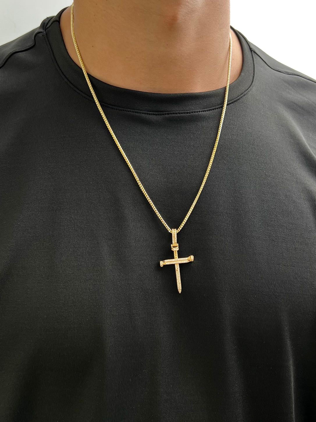 Dije cruz clavo con swarovski blanco 4.1gr / Largo 4.6cm / Oro Amarillo Nac P