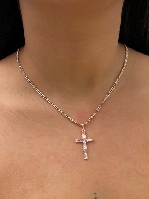 Dije cristo con swarovski blanco 2.5gr / Largo 3.6cm / Dos Oros Nac P