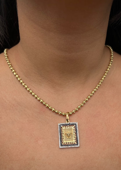 Dije placa medusa con swarovski blanco y negro 7.1gr / Largo 3.8cm / Oro Amarillo Nac M