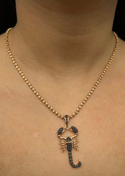 Dije escorpion con swarovski negro 6.55gr / Largo 4.7cm / Oro Rosado Nac M