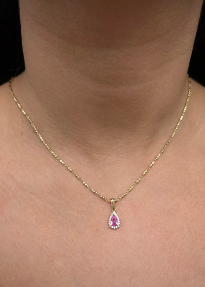 Dije gota con swarovski rosado y blanco 1gr / Largo 1.7cm / Oro Amarillo Nac M