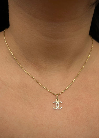 Dije ch con swarovski blanco 0.85gr / Largo 1.6cm / Oro Amarillo Nac M