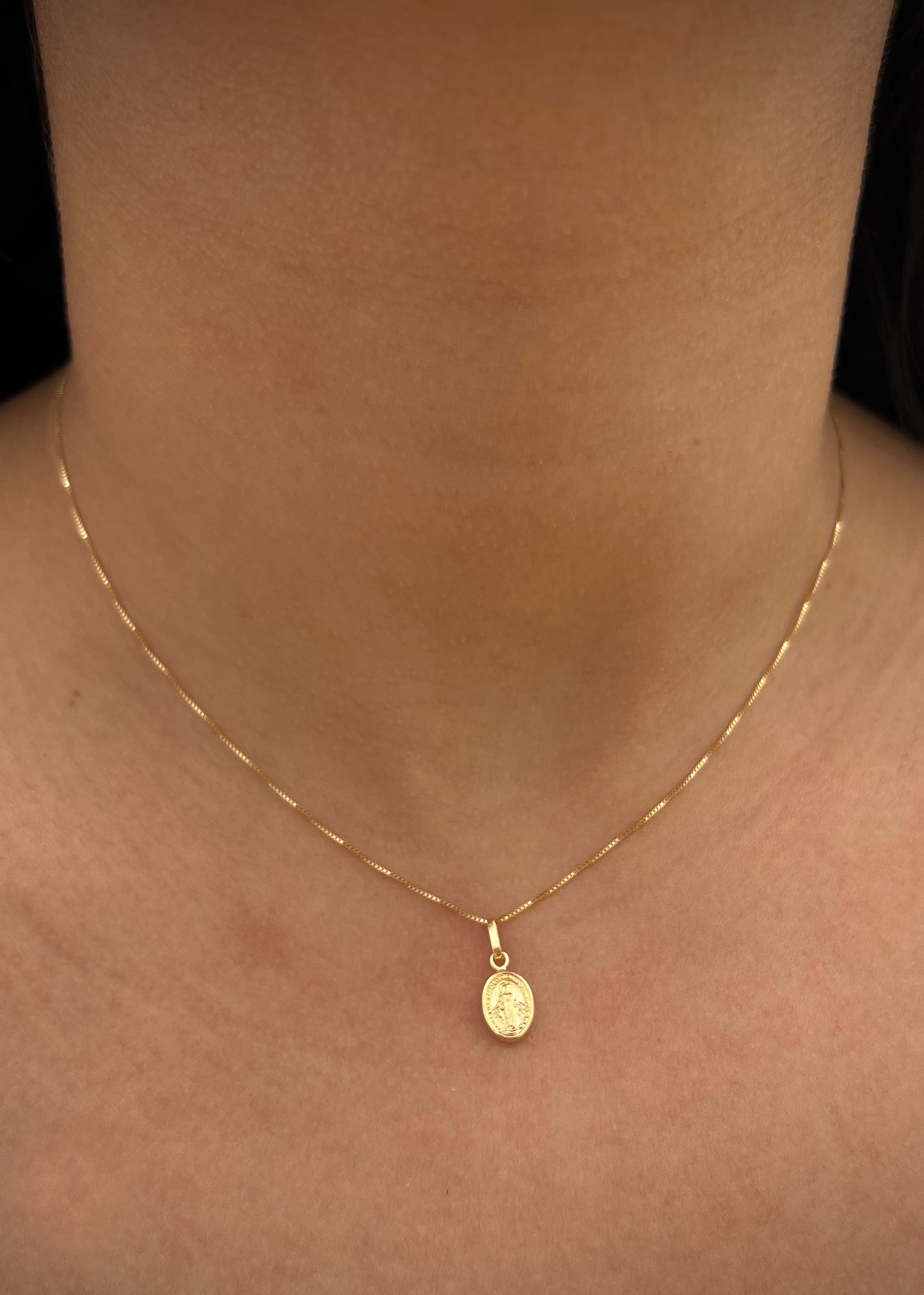 Dije virgen de la milagrosa 0.3gr / Largo 1.5cm / Oro Amarillo Nac B