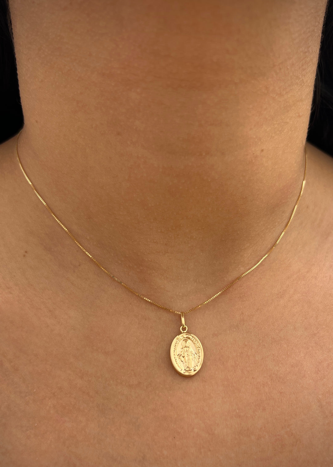 Dije virgen de la milagrosa 0.7gr / Largo 2.2cm — Oro Amarillo