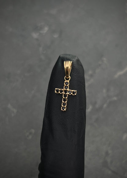 Dije cruz con swarovski negro 0.8gr / Largo 1.8cm / Oro Amarillo Nac M