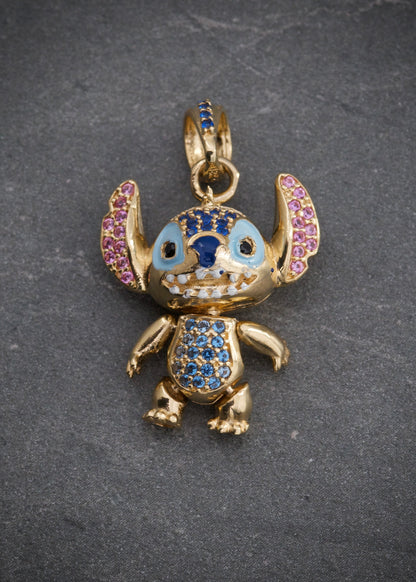 Dije stitch con swarovski rosado y azul 4.75gr / Largo 2.7cm / Oro Amarillo Nac B