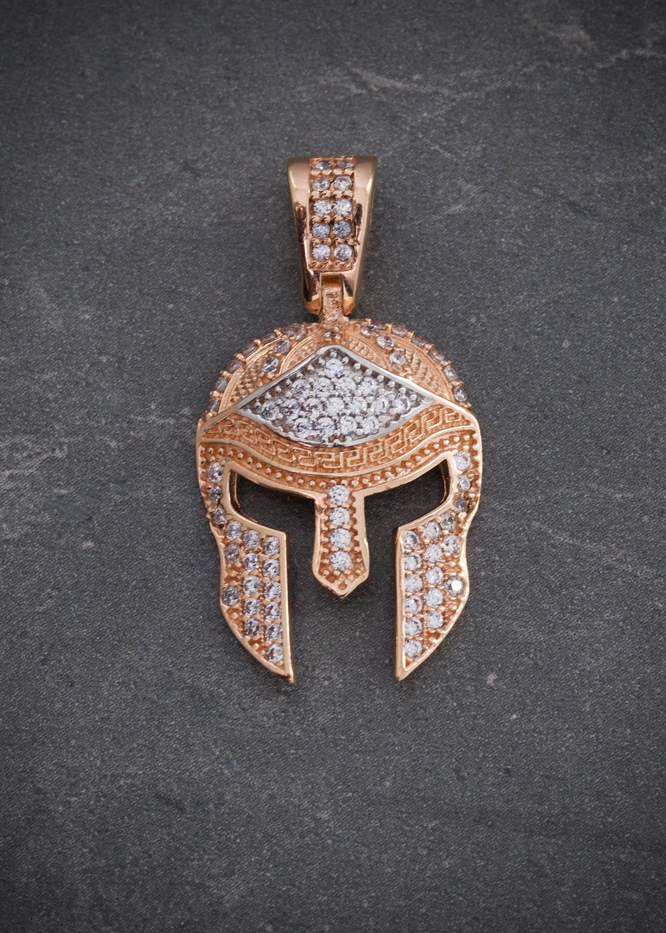 Dije gladiador con swarovski blanco 3.25gr / Largo 3cm / Oro Rosado Nac B