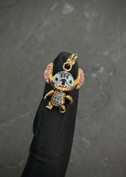 Dije stitch con swarovski rosado y azul 4.75gr / Largo 2.7cm / Oro Amarillo Nac B