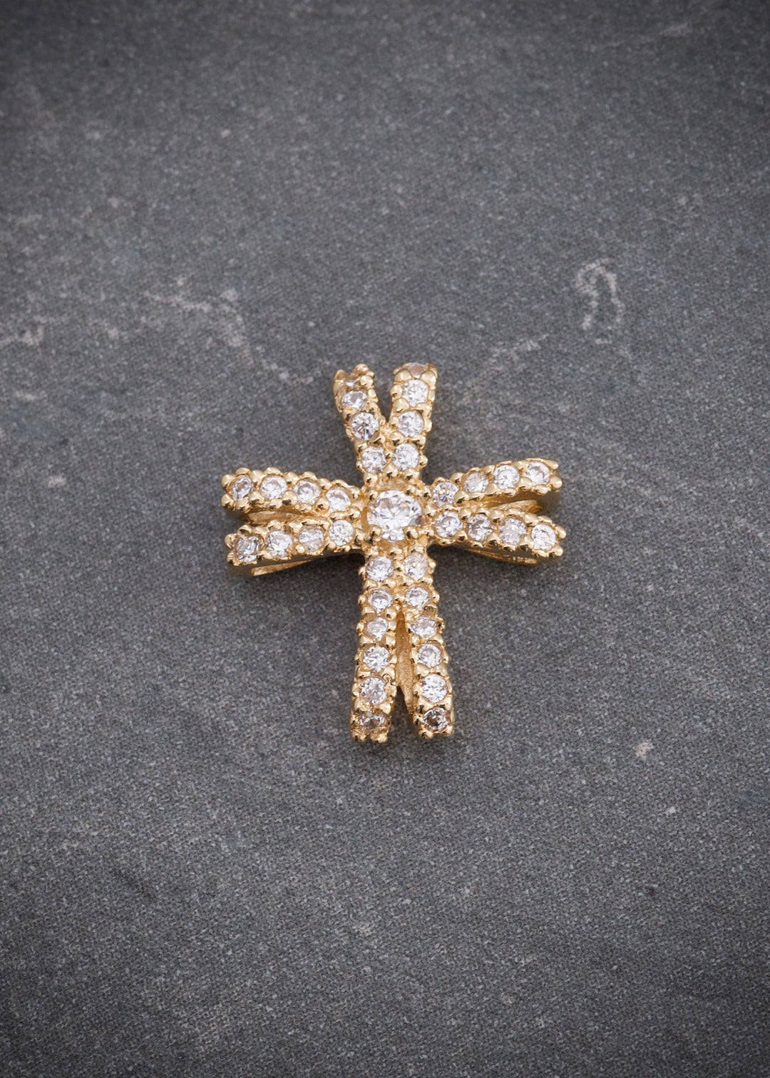 Dije cruz conswarovski blanco 1gr / Largo 1.9cm — Oro Amarillo