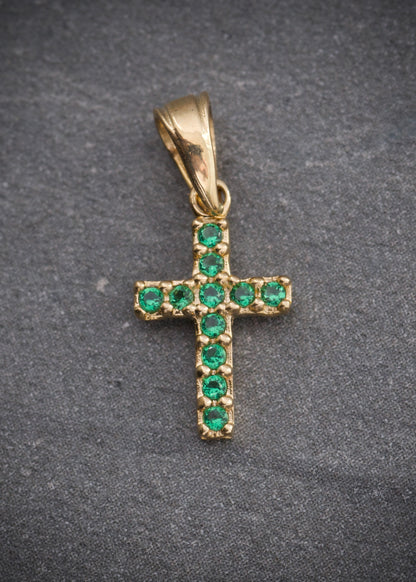 Dije cruz con swarovski verde 0.7gr / Largo 1.8cm / Oro Amarillo Nac M