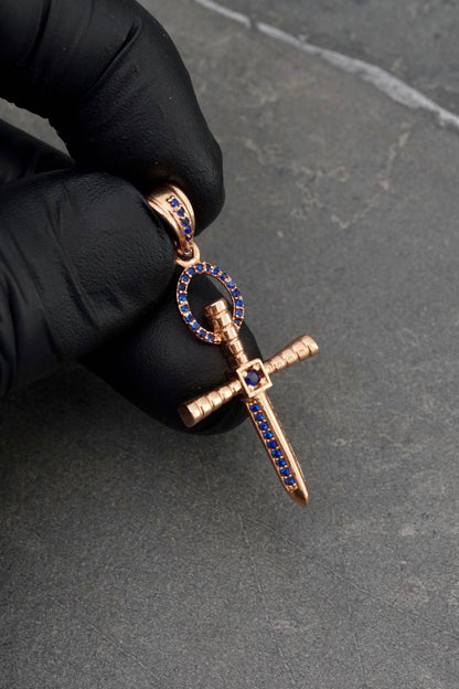 Dije cruz clavo con swarovski azul  3.55gr / Largo 4.2cm / Oro Rosado Nac P