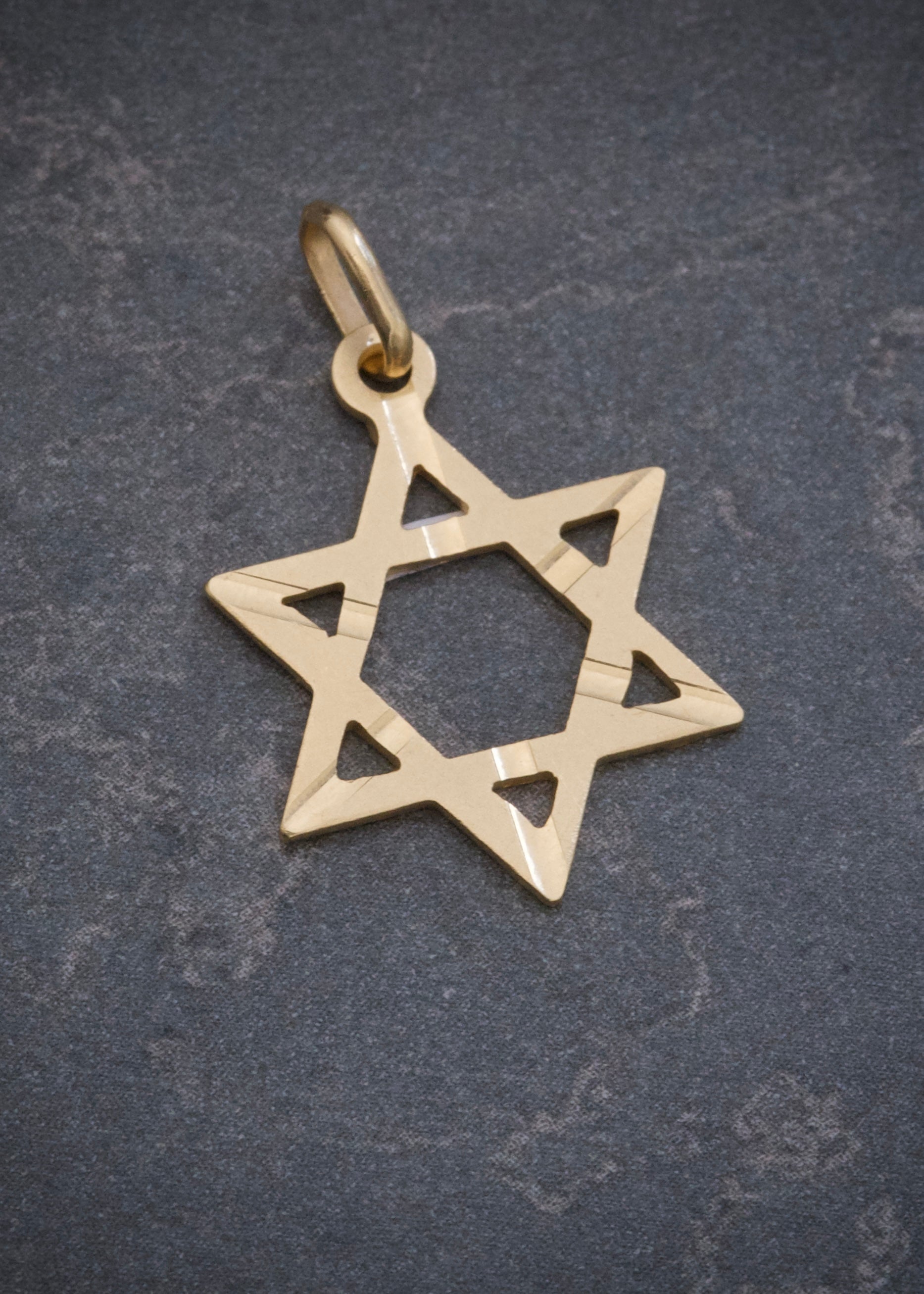 Dije Estrella de David 1.3gr / 2.5cm / 15.9mm — Oro Amarillo