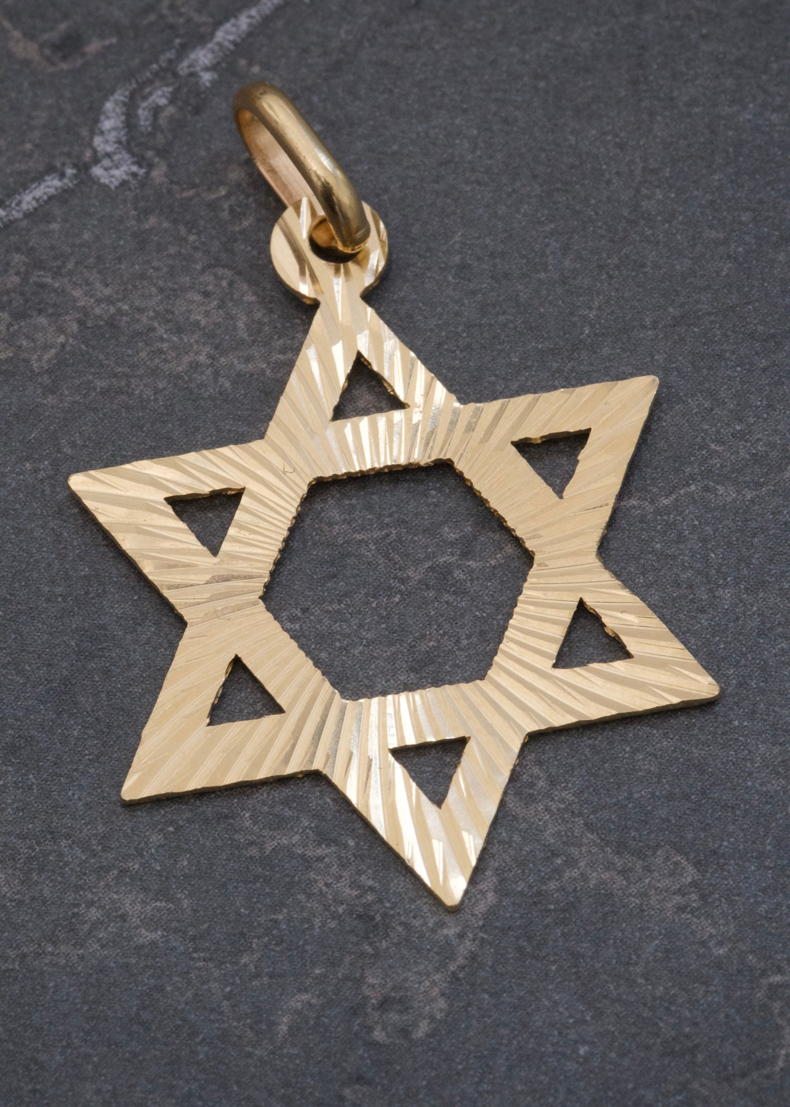 Dije Estrella de David Diamantada 2.8gr / 3.8cm / 25.4mm — Oro Amarillo
