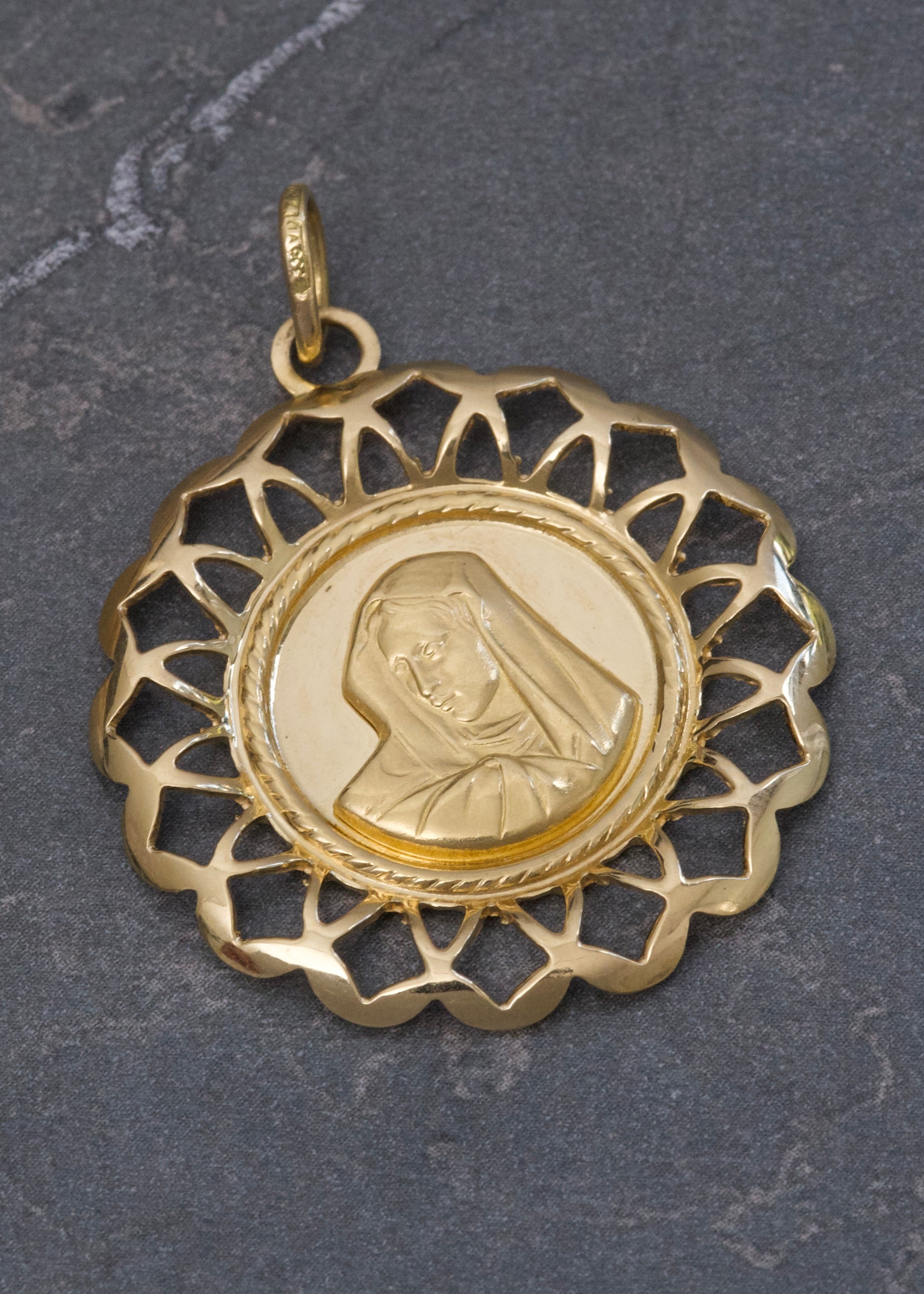 Dije Virgen 4.7gr / 3.8cm / 30mm — Oro Amarillo