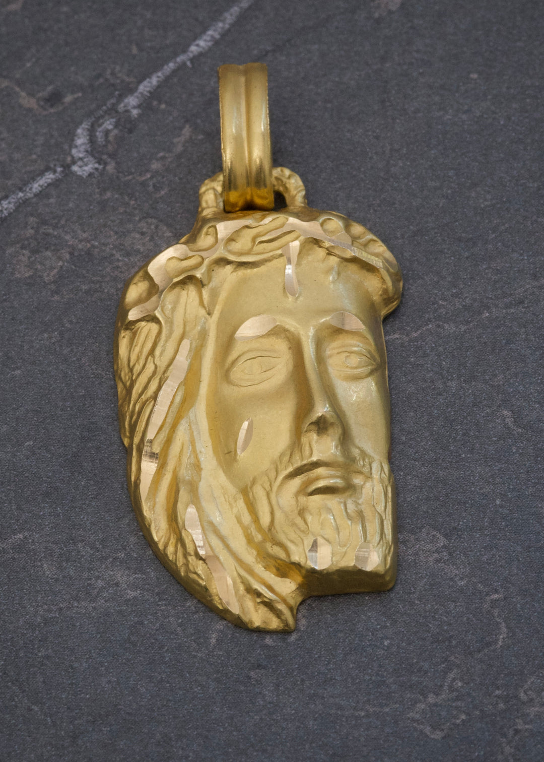 Dije Rostro de Jesus 5.75gr / 4.5cm / 21mm — Oro Amarillo