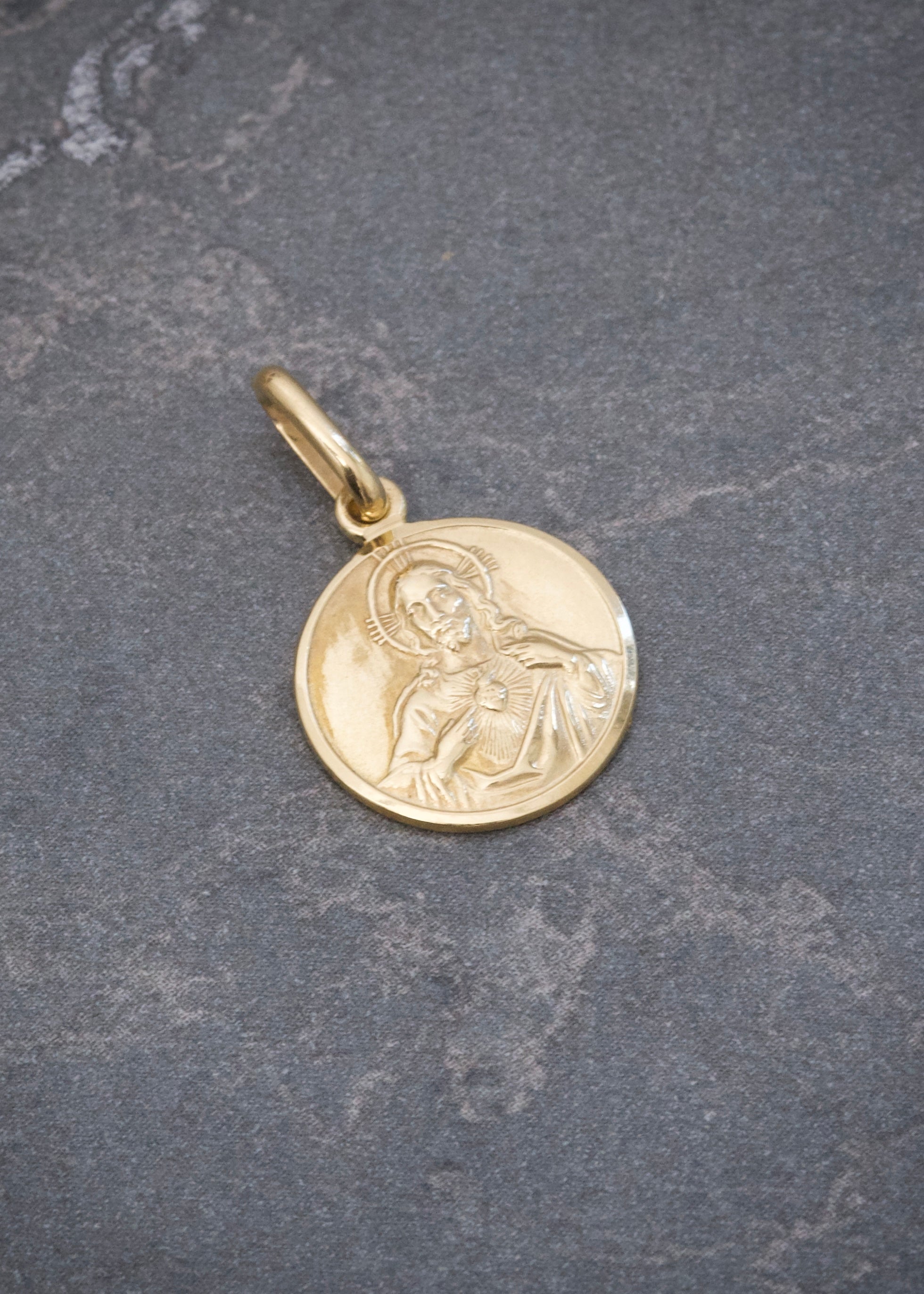 Dije Corazon de Jesus y Virgen del Carmen 1.55gr / 2cm / 12.2mm — Oro Amarillo