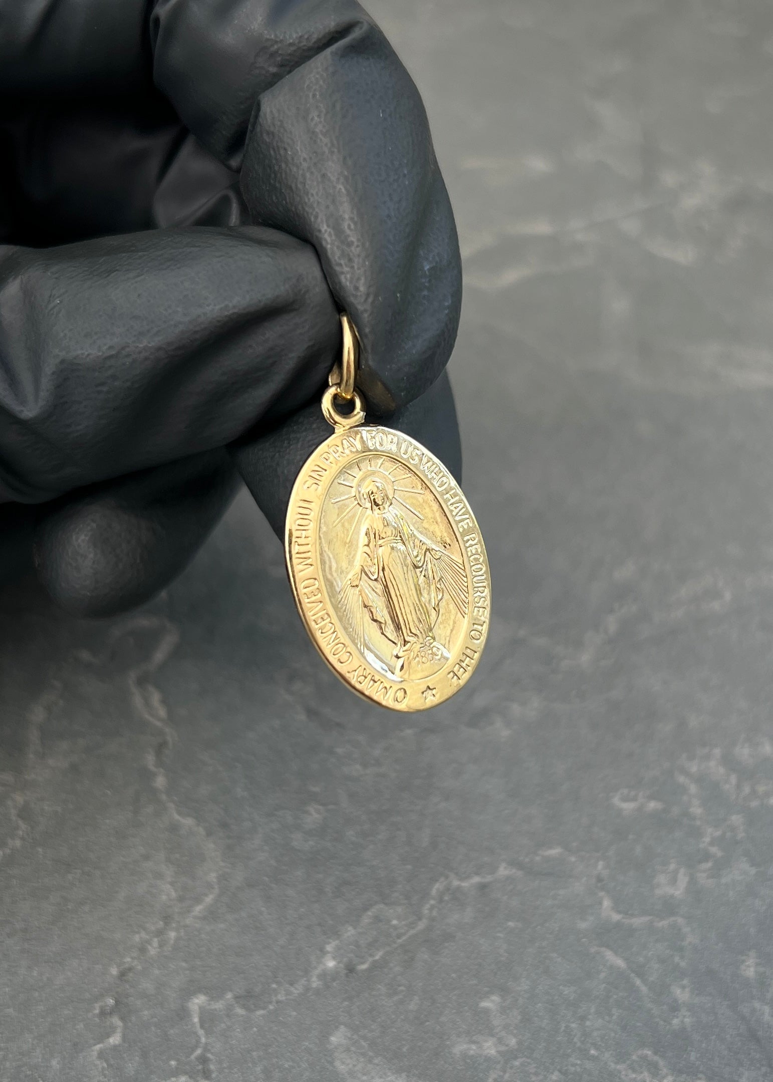 Dije Virgen de la Milagrosa 4.1gr / 3cm / 16.2mm — Oro Amarillo