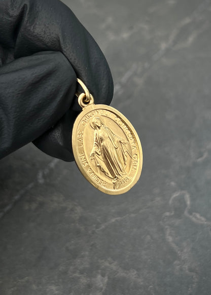 Dije Virgen de la Milagrosa con Swarovski 3.95gr / 2.8cm / 15.5mm — Oro Amarillo