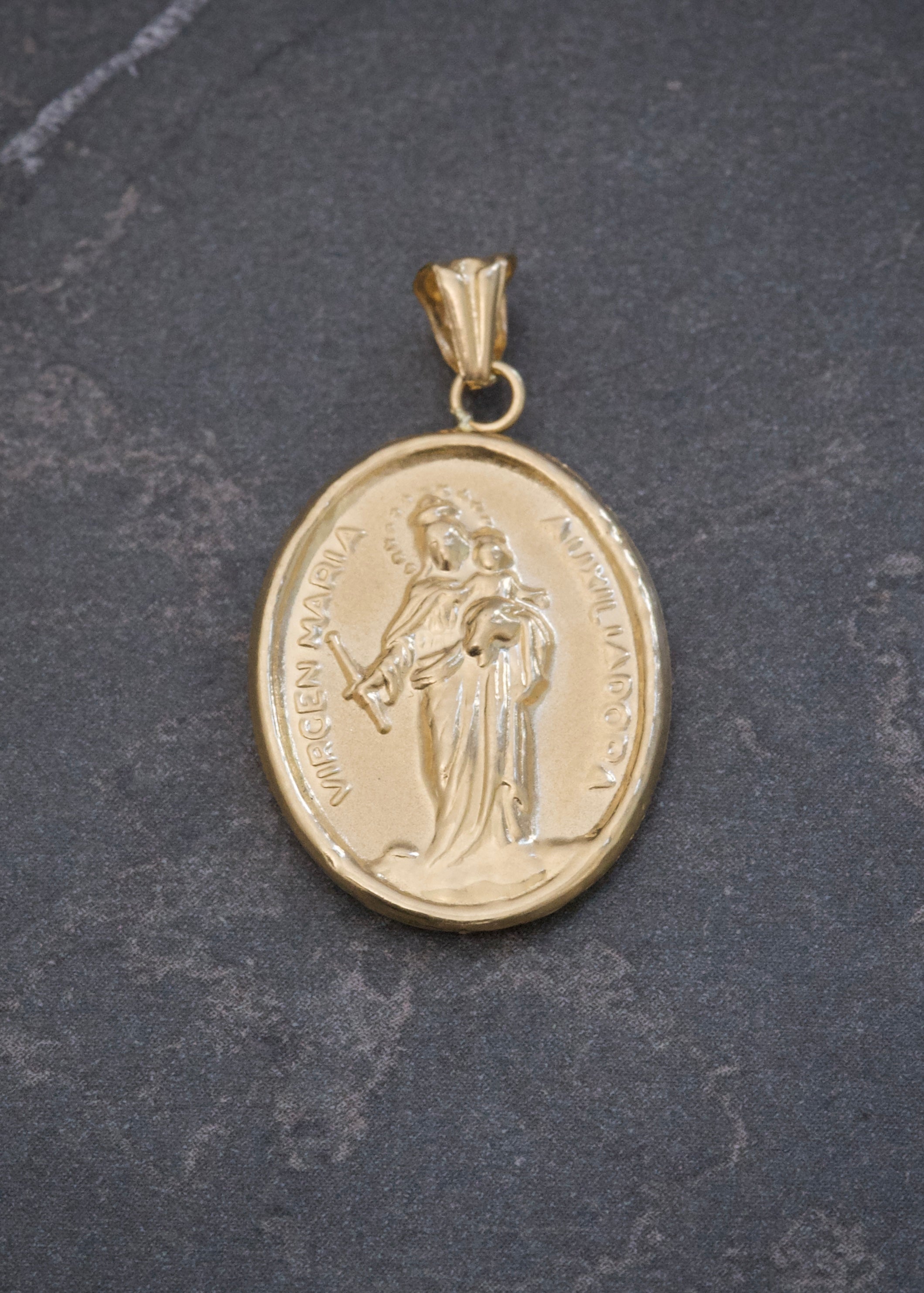 Dije Virgen Maria Auxiliadora 1.1gr / 2.8cm / 16.1mm — Oro Amarillo