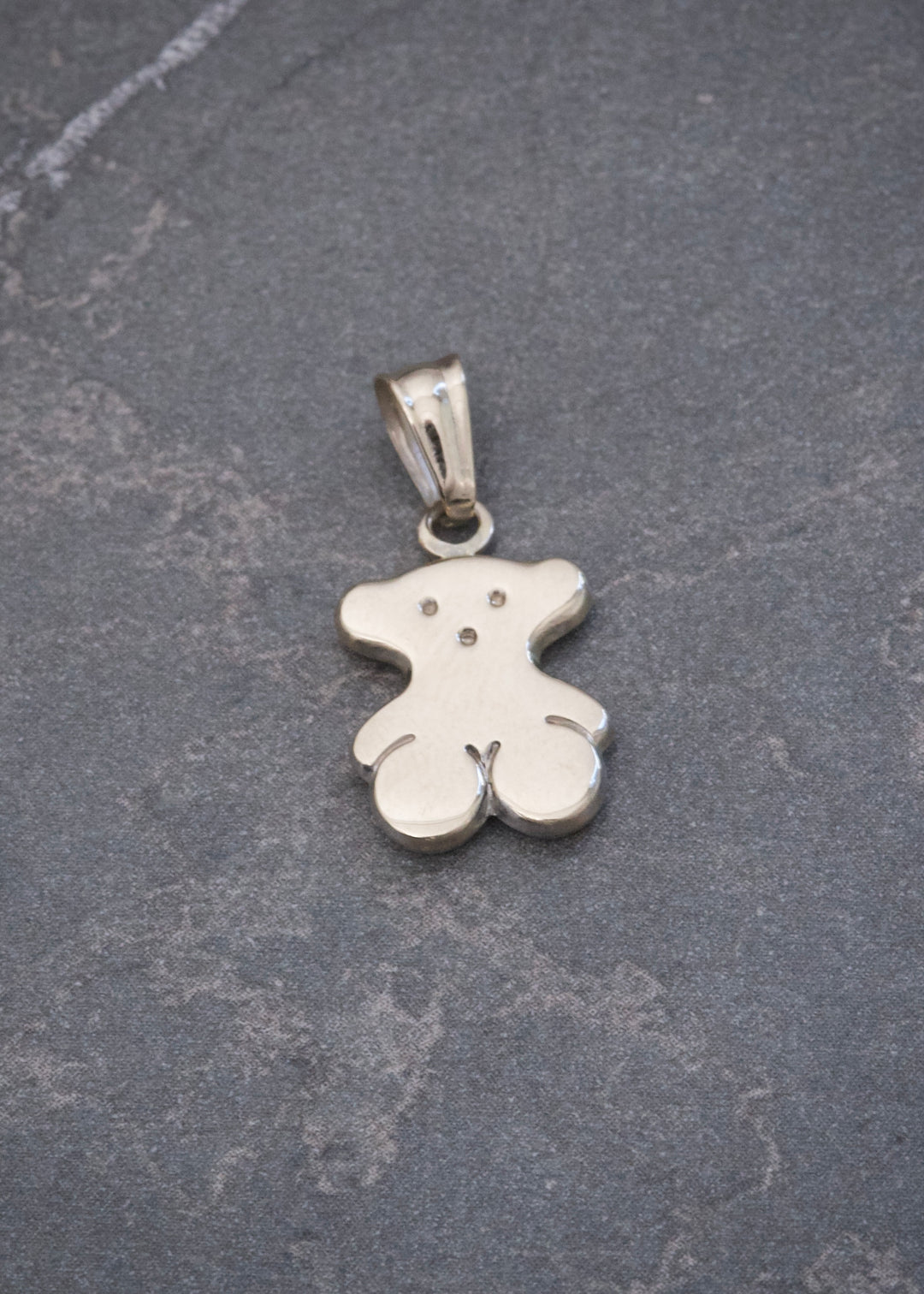 Dije Oso Th 0.9gr / 2cm / 10.1mm — Oro Blanco