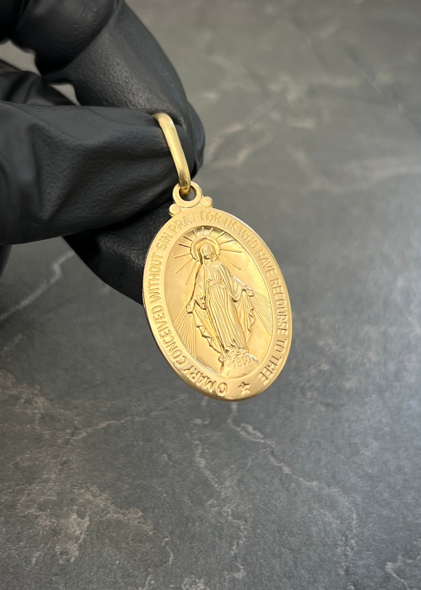 Dije Virgen De la Milagrosa 7.5gr / 4.5cm / 21.4mm — Oro Amarillo