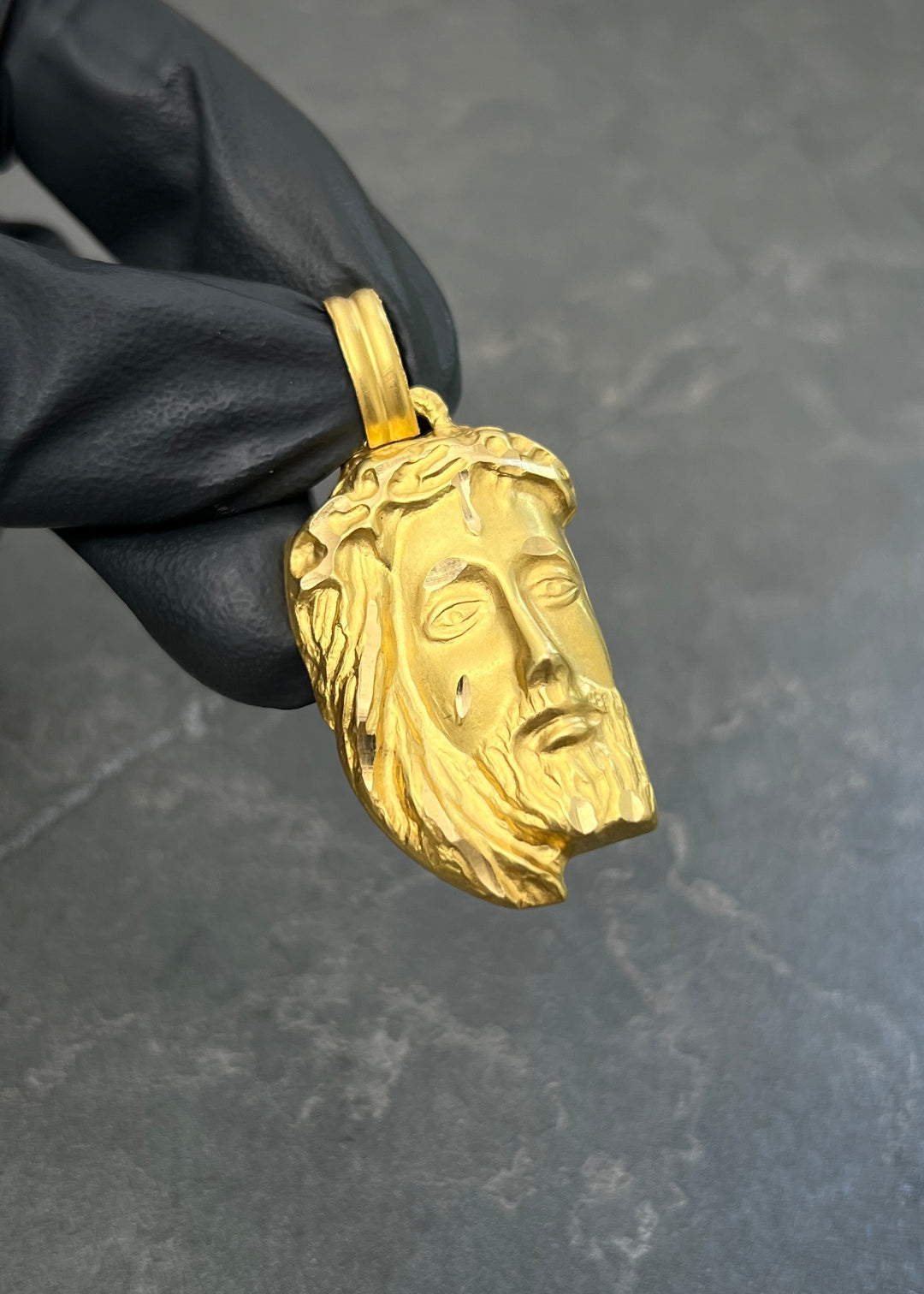 Dije Rostro de Jesus 5.75gr / 4.5cm / 21mm — Oro Amarillo