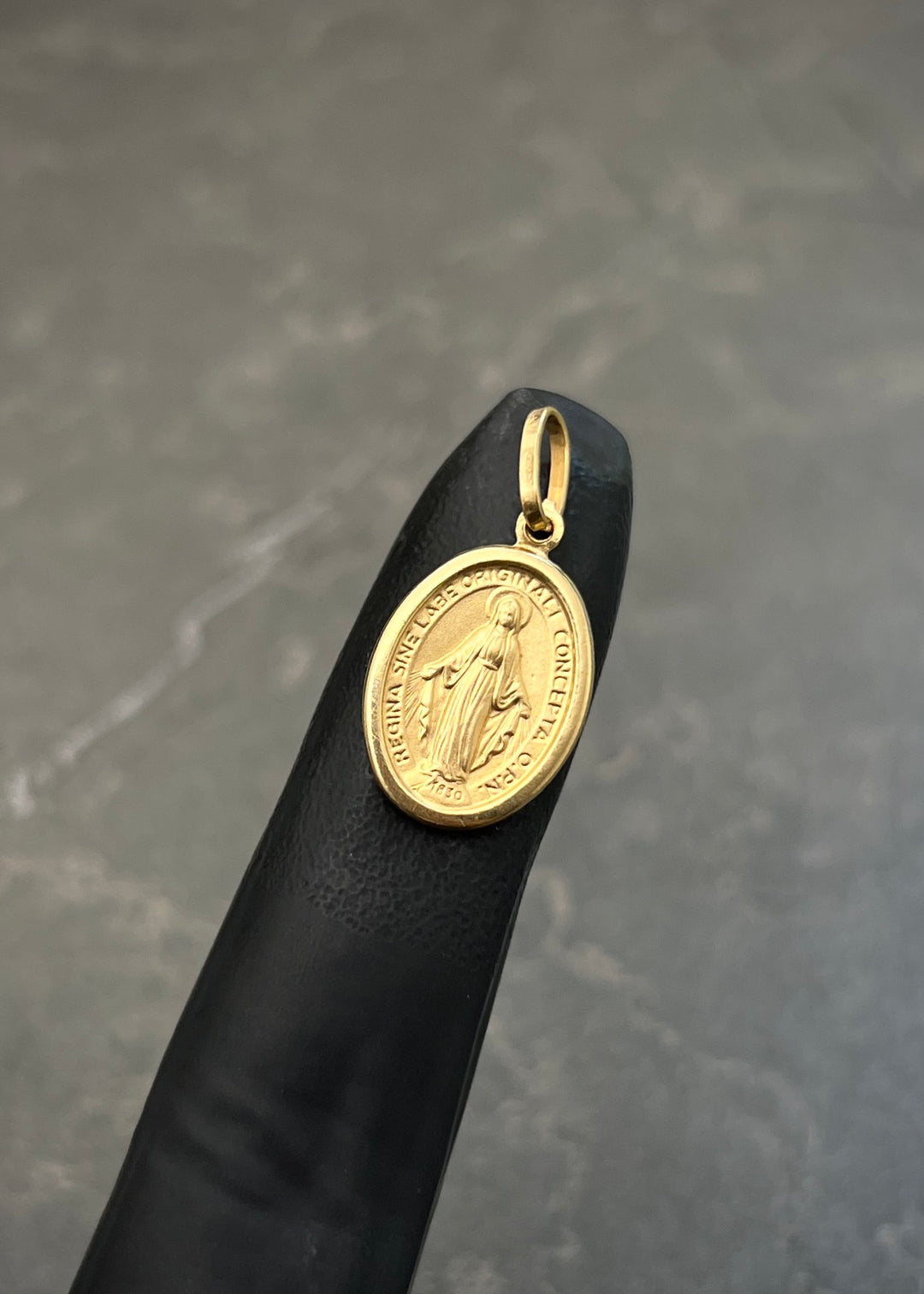 Dije Virgen de la Milagrosa 1.2gr / 2.4cm / 12.3mm — Oro Amarillo