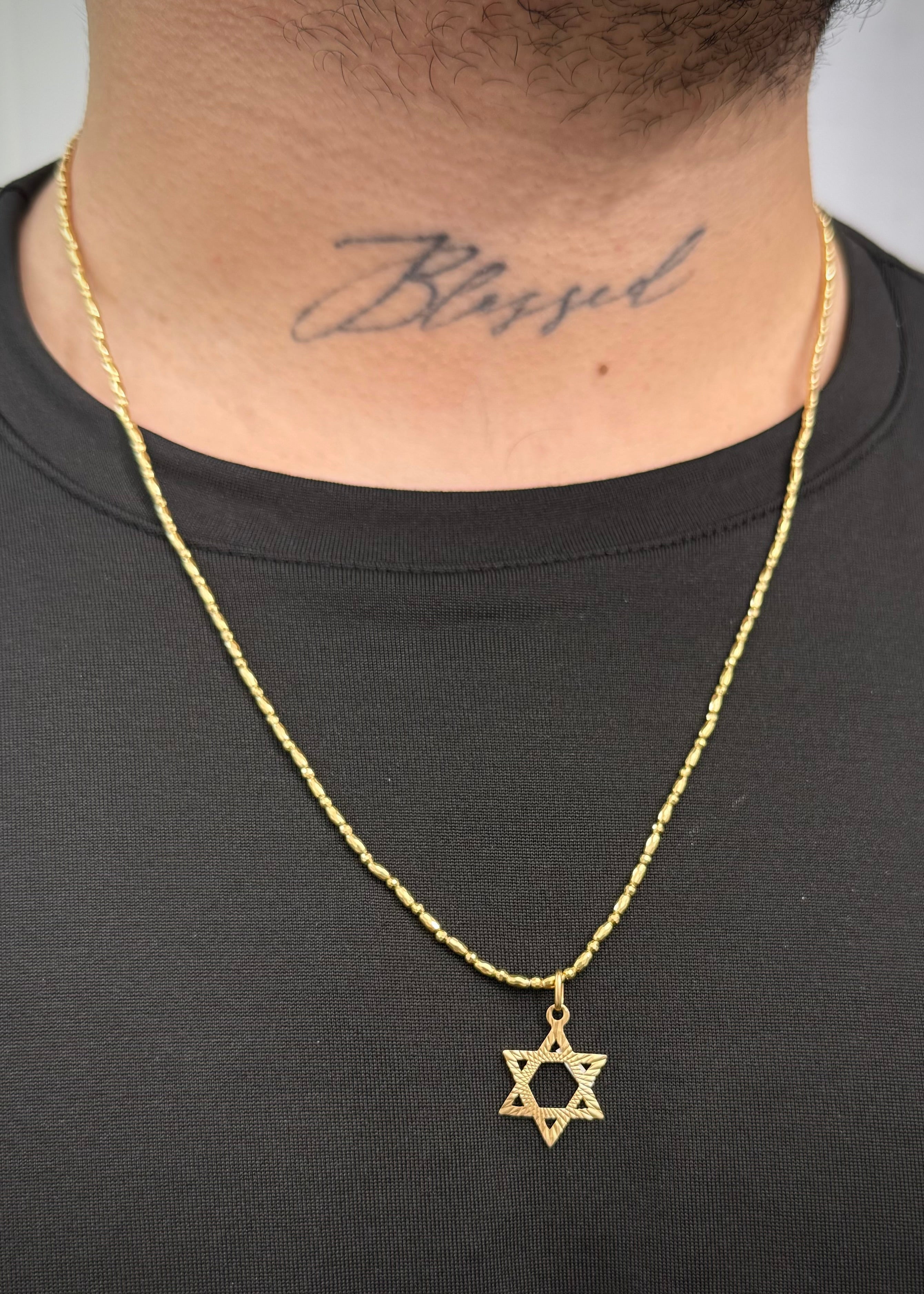 Dije Estrella de David Diamantada 0.8gr / 2.5cm / 15.9mm — Oro Amarillo