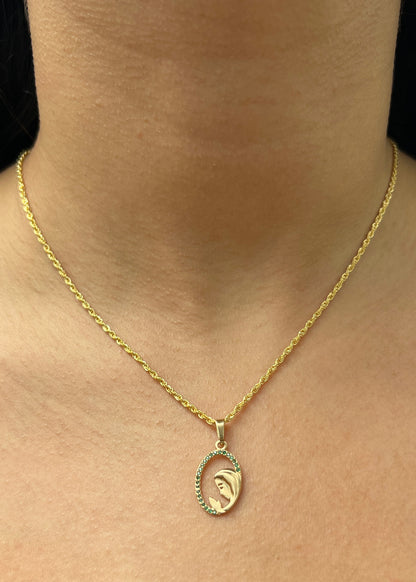 Dije Virgen Maria con Swarovski Verde 1.05gr / 2.4cm / 12mm — Oro Amarillo