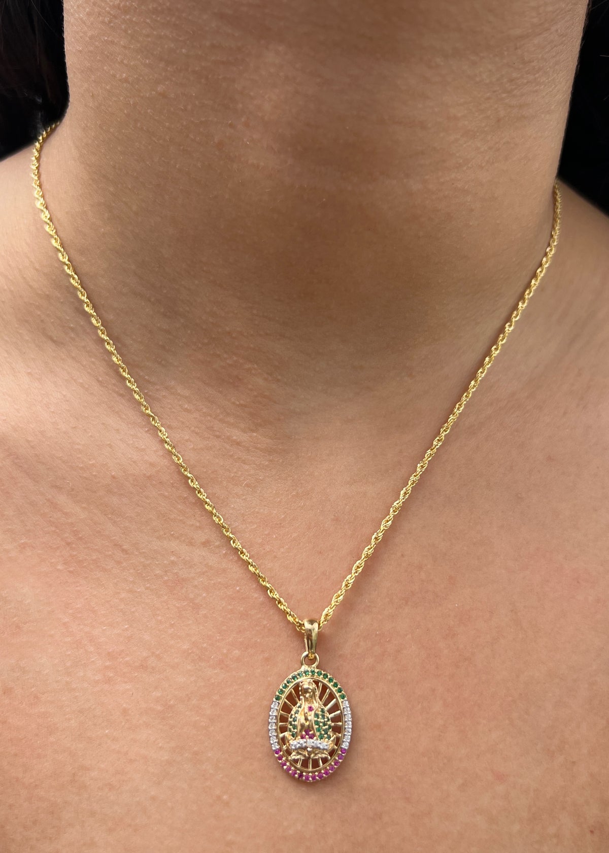 Dije Virgen de Guadalupe con Swarovski 3.85gr / 2.7cm / 15mm — Oro Amarillo