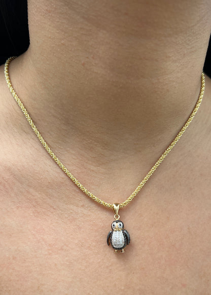 Dije Pinguino con Swarovski Blanco y Negro 3.9gr / 2.5cm / 12mm — Oro Amarillo