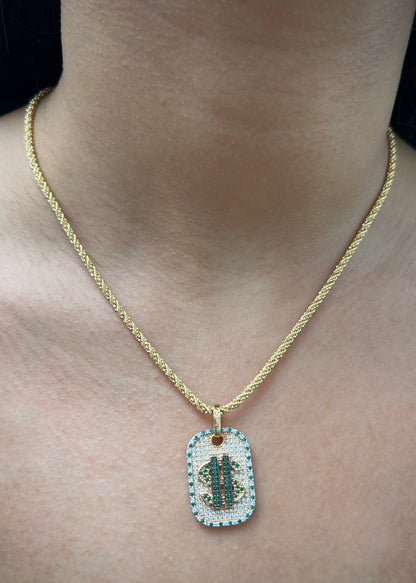 Dije Signo Peso con Swarovski Verde y Blanco 6.4gr / 3cm / 17mm — Oro Amarillo