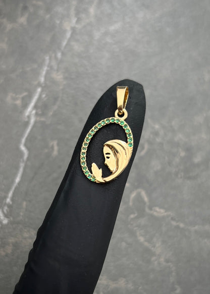Dije Virgen Maria con Swarovski Verde 1.05gr / 2.4cm / 12mm — Oro Amarillo