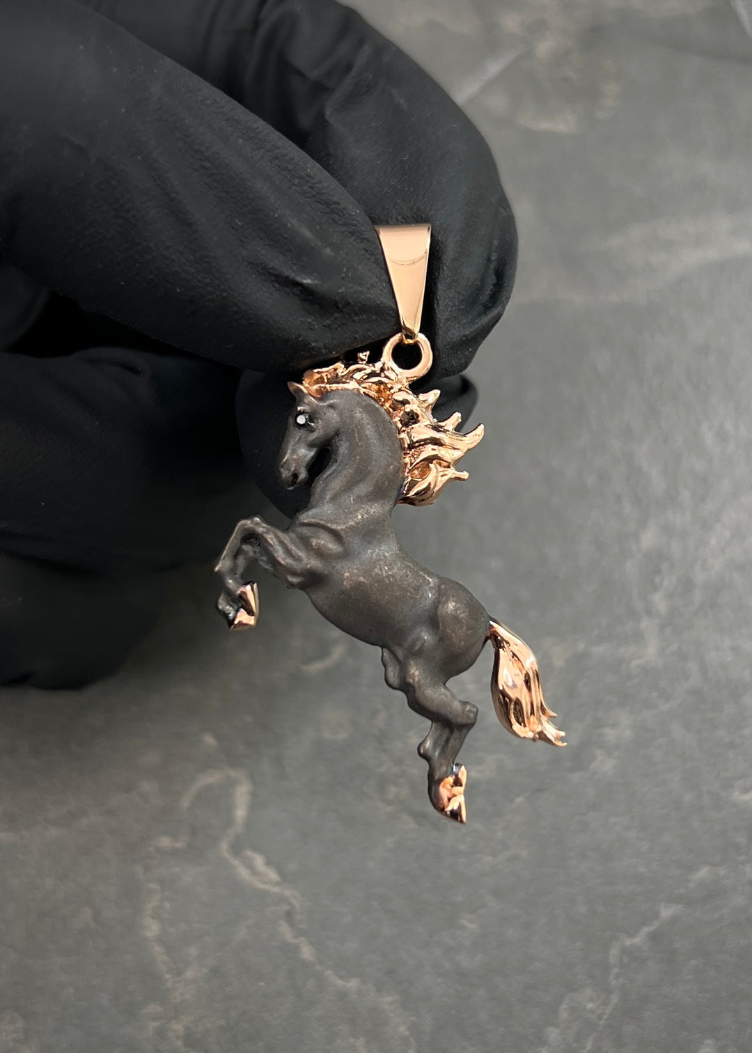 Dije Caballo 3.5gr / 4cm / 33mm — Oro Rosado