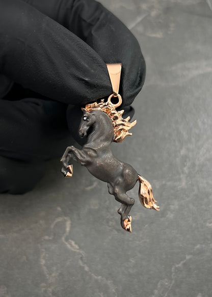 Dije Caballo 3.5gr / 4cm / 33mm — Oro Rosado