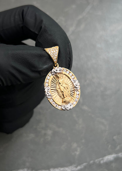 Dije Virgen de la Milagrosa con Swarovski Blanco 5.6gr / 3.1cm / 17mm — Oro Amarillo