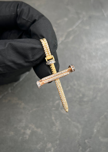 Dije Cruz Clavo con Swarovski Blanco 4.2gr / 4.7cm / 25mm — Dos Oros