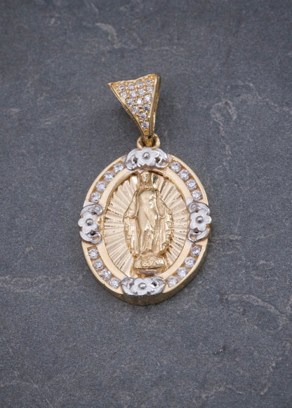 Dije Virgen de la Milagrosa con Swarovski Blanco 5.6gr / 3.1cm / 17mm — Oro Amarillo