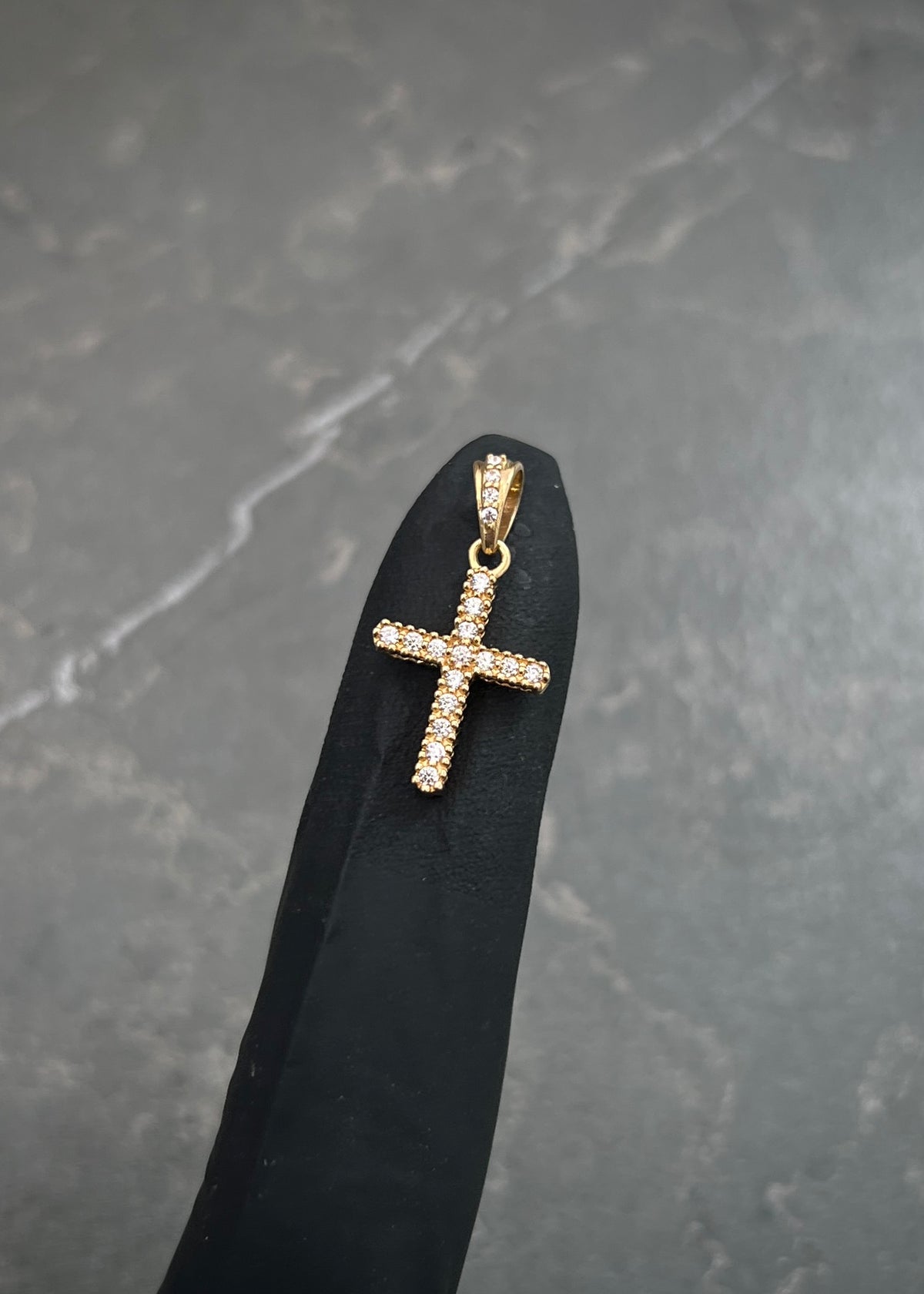 Dije Cruz con Swarovski 1.3gr / 2.1cm / 11mm — Oro Amarillo