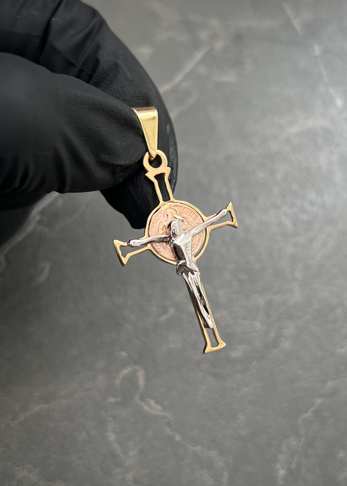 Dije Cruz con Cristo 2.85gr / 4.2cm / 21mm — Tres Oros